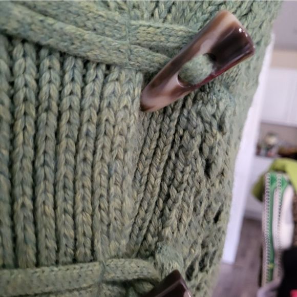 OLD NAVY SWEATER - Picture 2 of 5